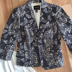 EUC CLUB MONACO Cropped Floral 3/4 sleeve- 2